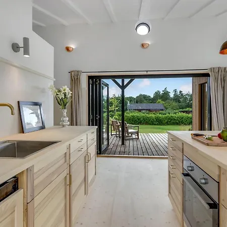 펜션 Awesome In With 4 Bedrooms Askeby
