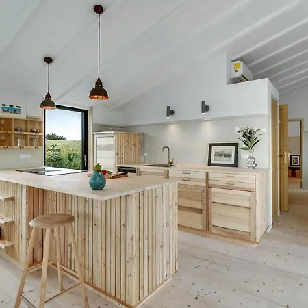 Awesome In With 4 Bedrooms * Askeby