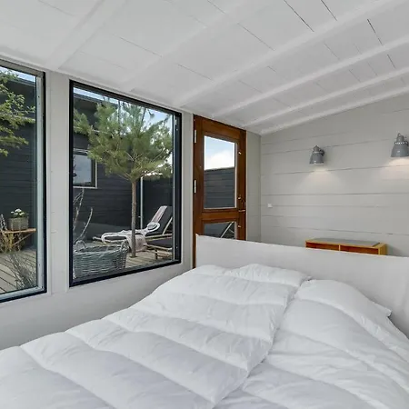 Awesome In With 4 Bedrooms