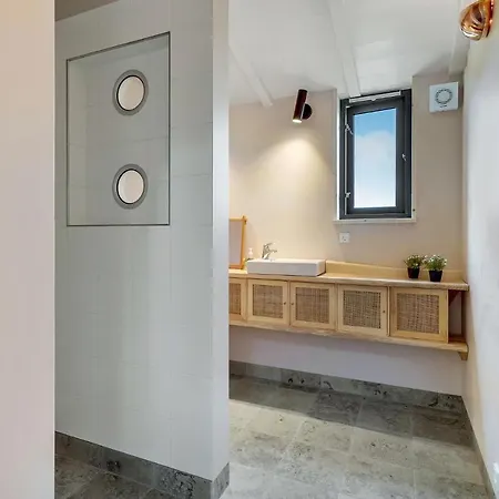 Awesome In With 4 Bedrooms Askeby